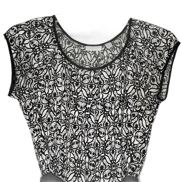 New York & Company Black White Blouse Geometric Cap Sleeves Scoop Neck Small - Picture 4 of 9